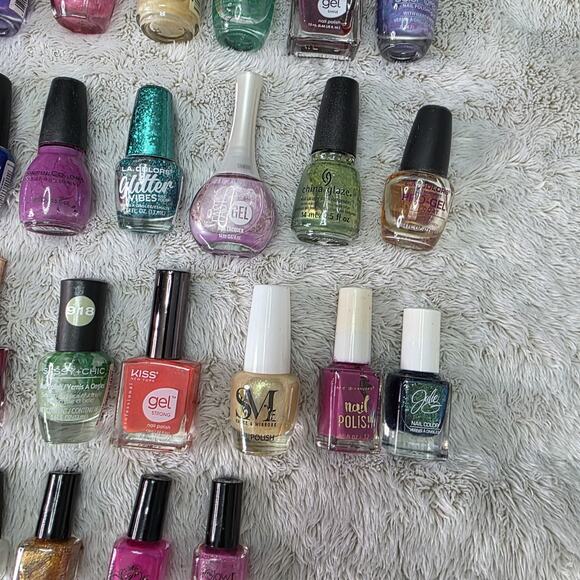 Mixed lot of Nail Polish Lot of 30 L.A. Colors, Sinful Colors, Kiss, Maybelline - Picture 8 of 16